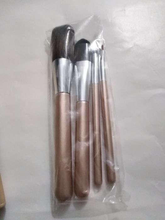 DIA DOS NAMORADOS - Conj bolsa e pincéis maquilhagem Yves Rocher NOVOS