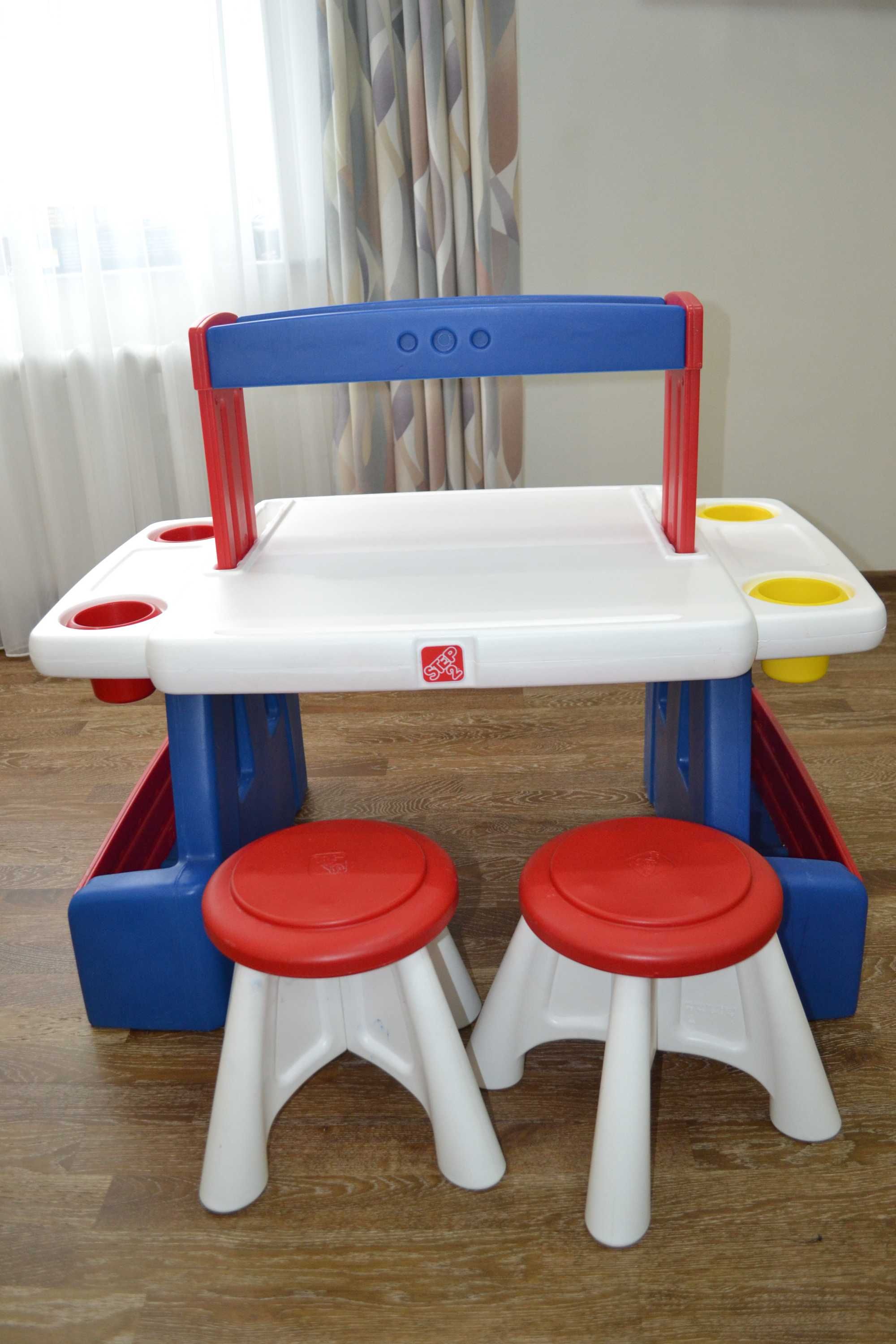 Дитячий стіл "CREATIVE PROJECTS" STEP 2 з двома стільцями