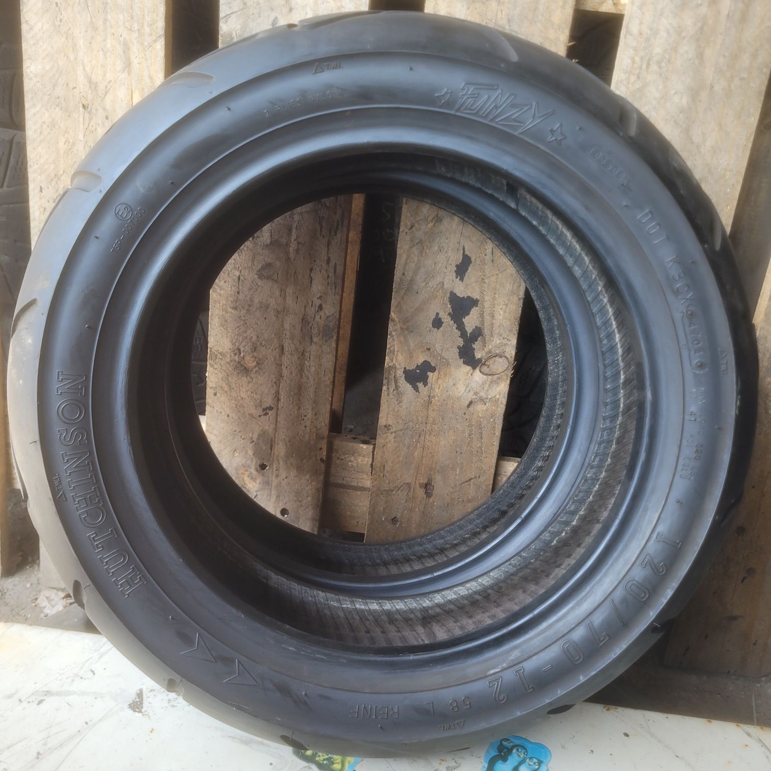 Hutchinson 120/70r12
