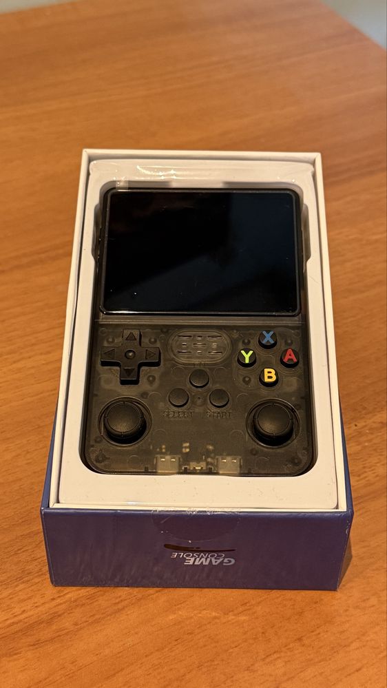 Consola Retro R36s – +15.000 Jogos Clássicos Incluídos