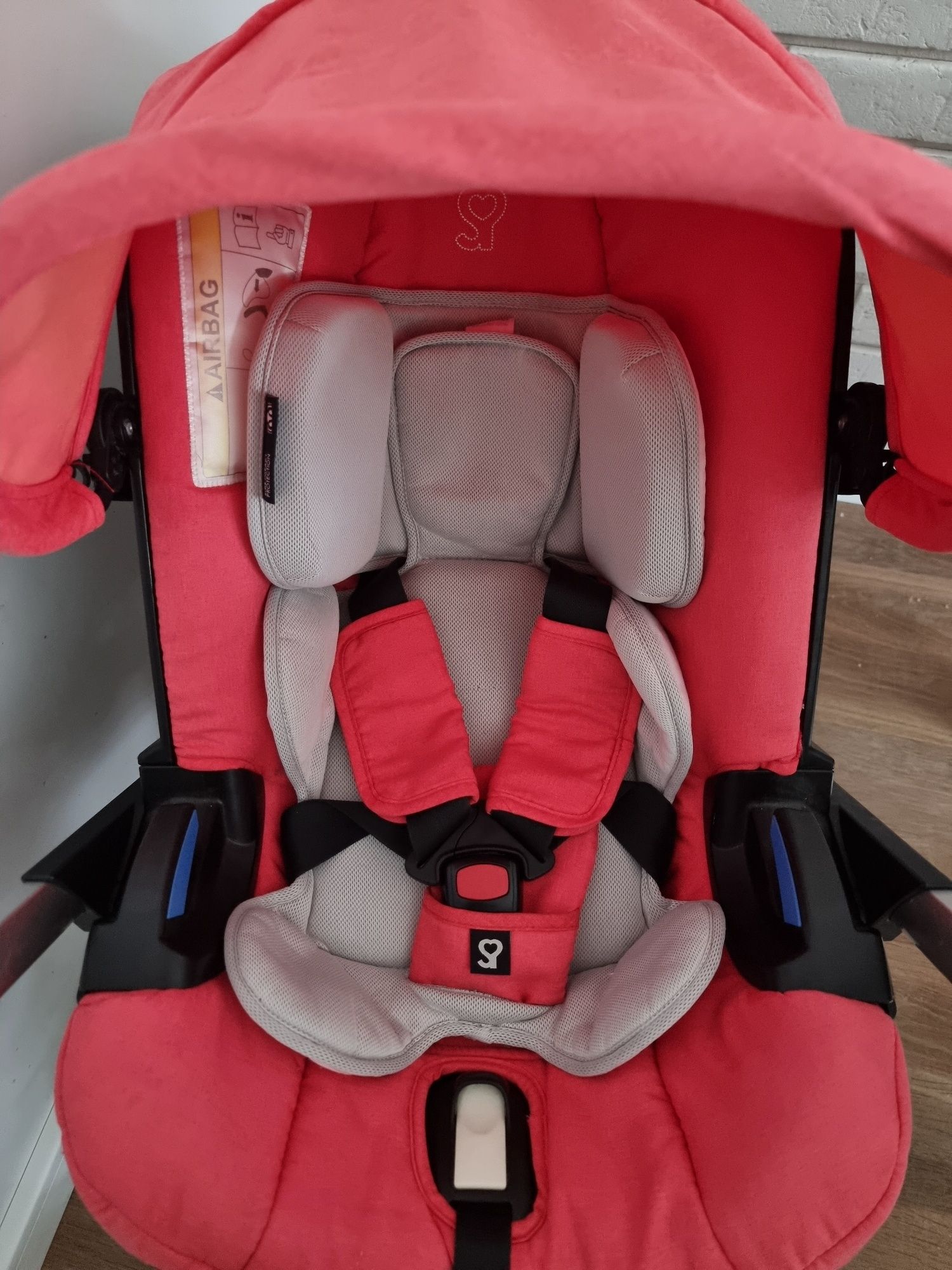 Wózek Doona z bazą isofix + akcesoria