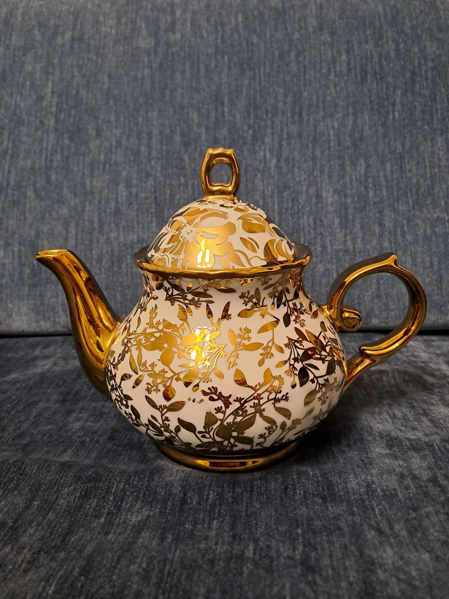 Czajnik z porcelany
