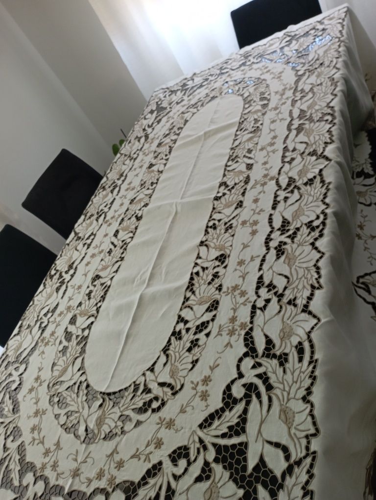 Toalha de mesa bordado original da Ilha da Madeira