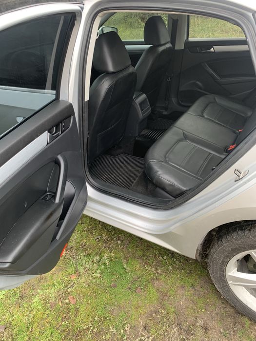 Продам Пассат В7 2013 год 2.5 газ бенз