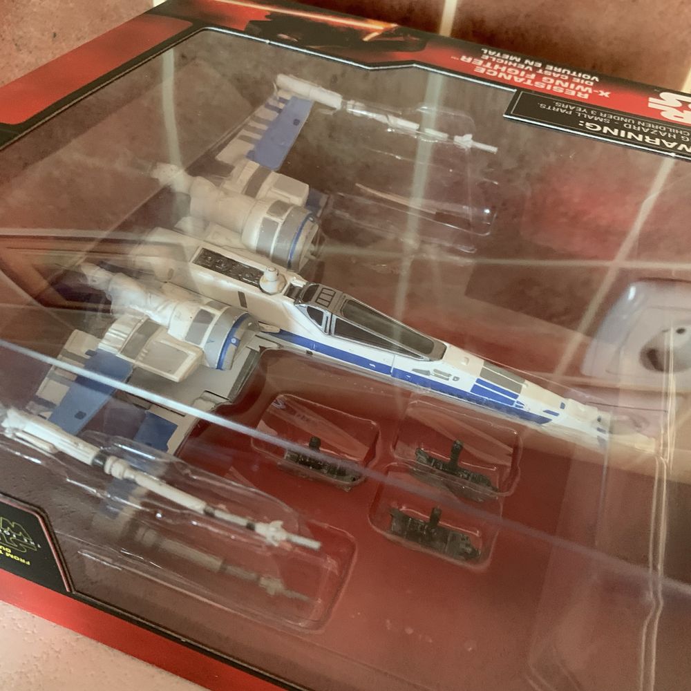 Металична модель STAR WARS Resistans X-WING Fighter ліцензійна DISNEY