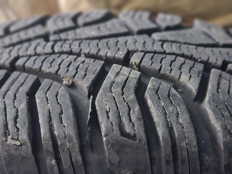 Opony zimowe 175/80-14 uniroyal ms plus 77 rozstaw śrub 5x100 vw