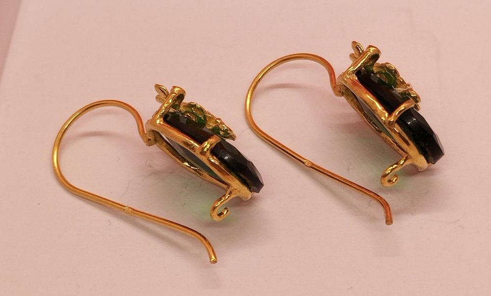 Brincos em prata dourada