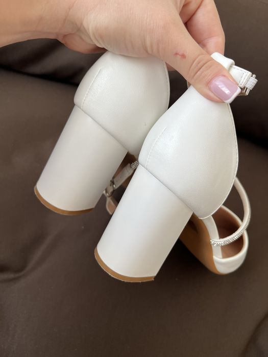 Туфлі човники білі