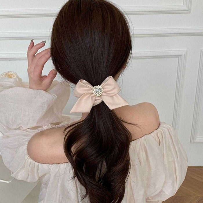 Резинка для волосся бантик із стразами