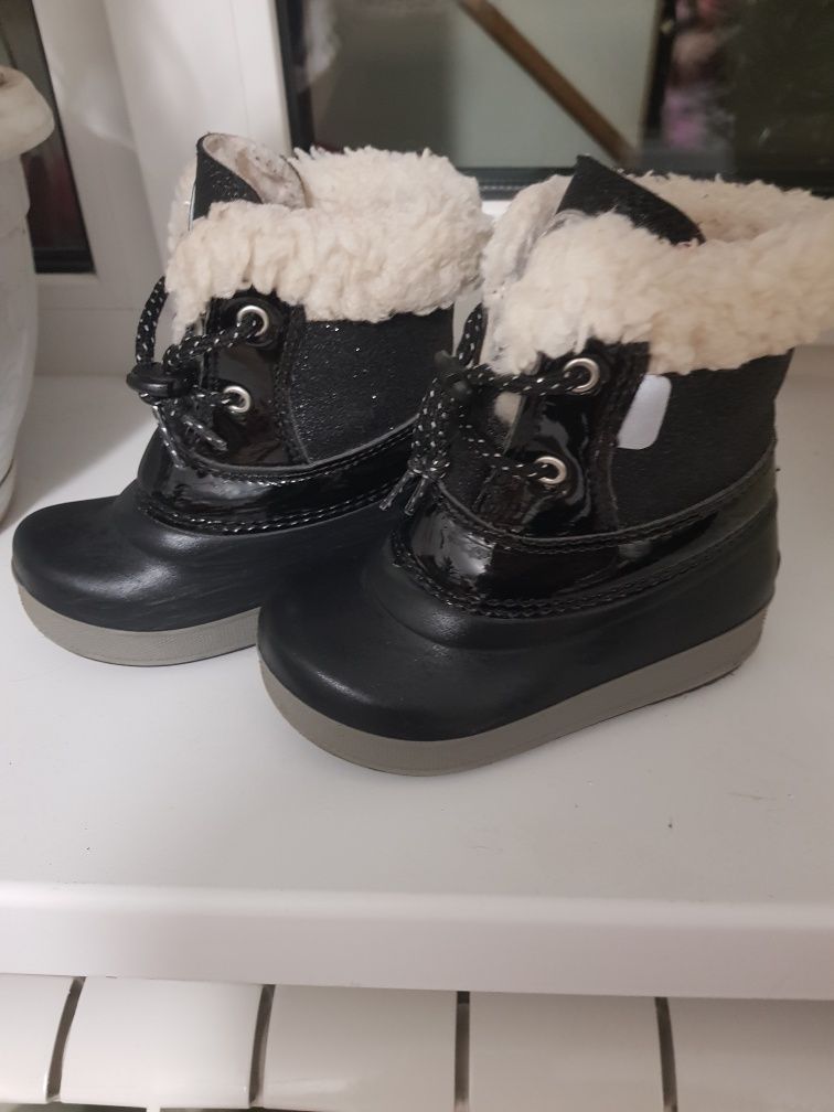 Продам детские зимние сапоги