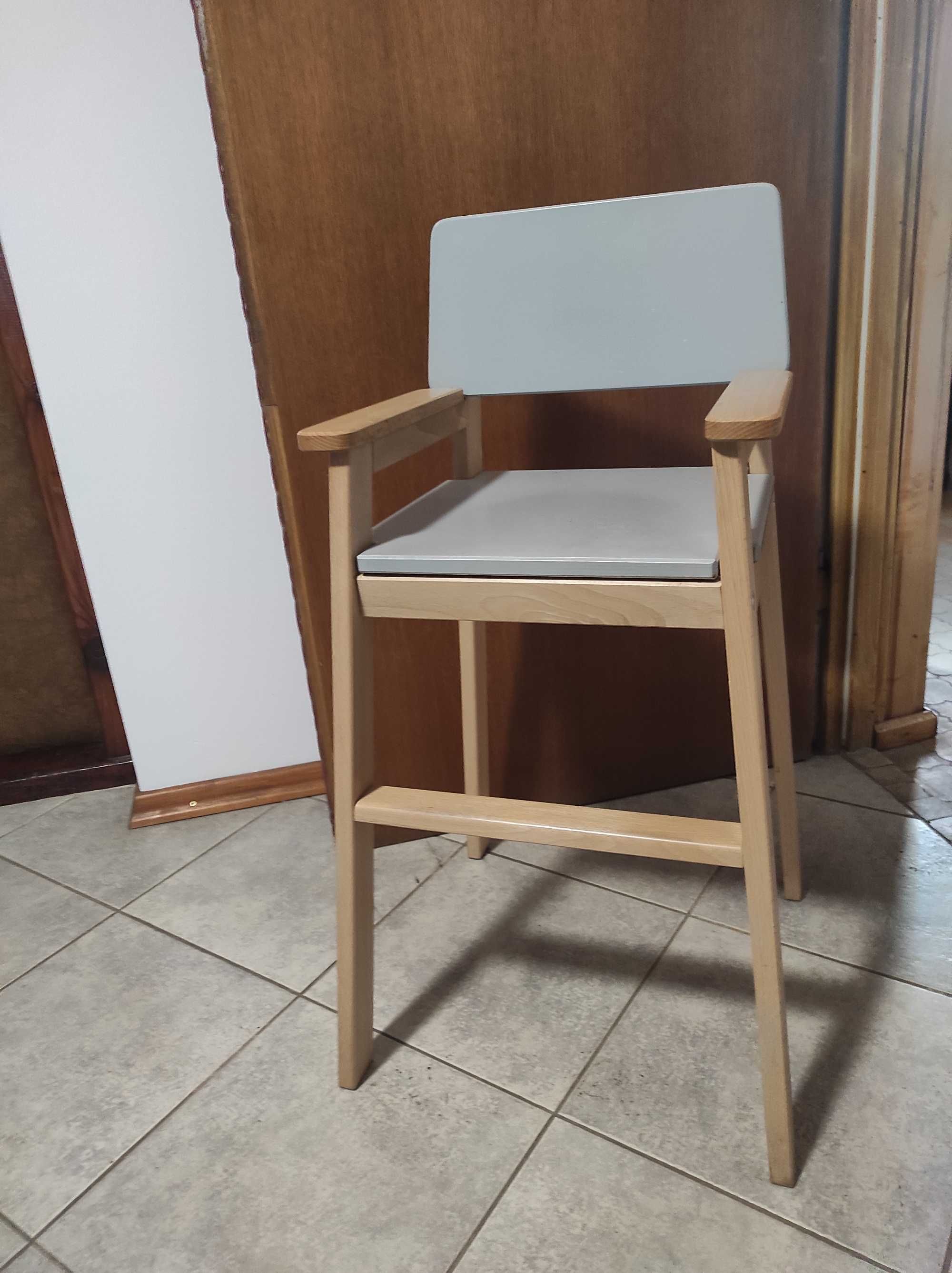 Krzesełko drewnianie dla dziecka