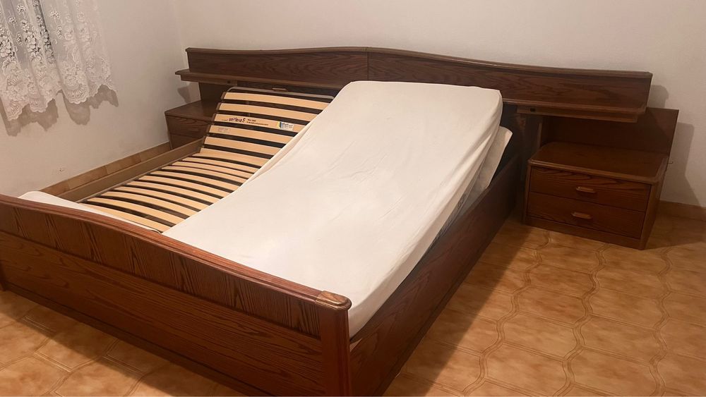 Cama com estrado articulado + colchão