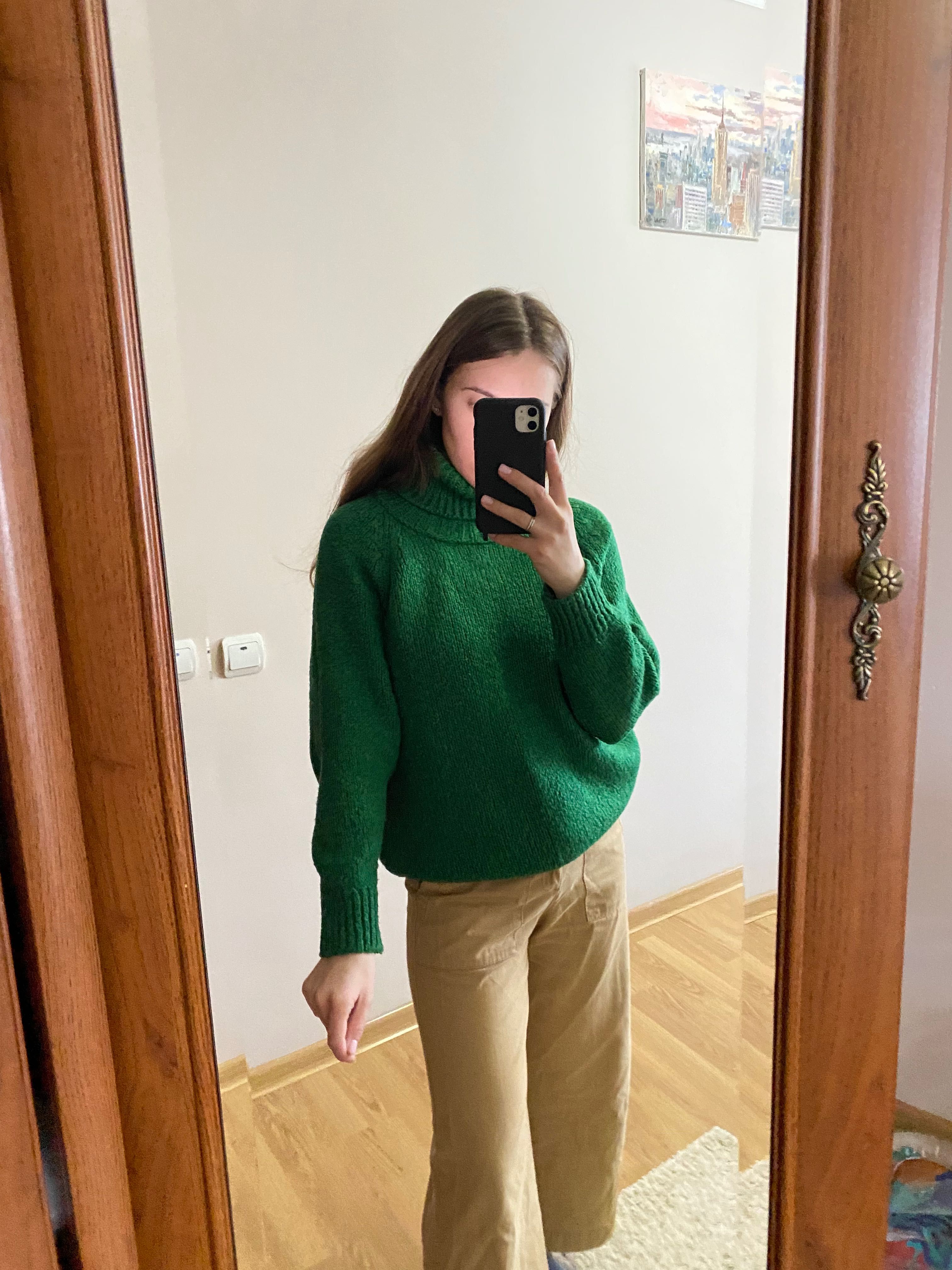 Светр в‘язаний під шию