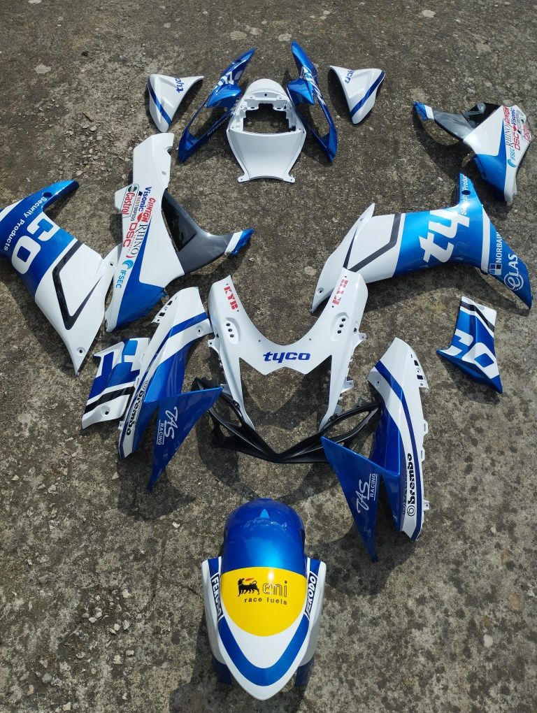 Kit carenagens GSXR -750 Novas na caixa, são em plástico ,