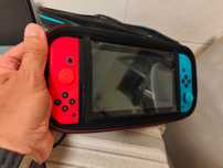 Nintendo Switch com comandos Joy-Con (azul néon/vermelha néon)