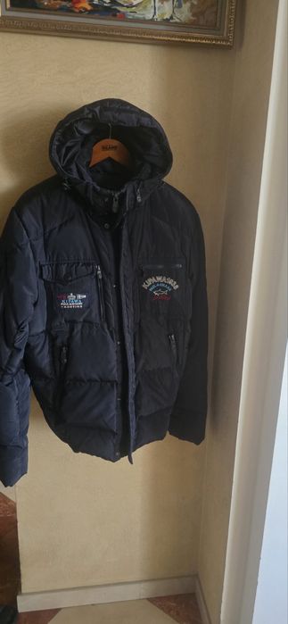 Продается мужская зимова  куртка в отличном состоянии . Перо. Размер M