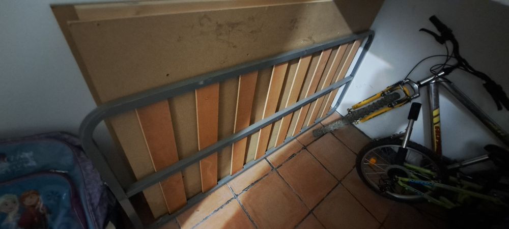 Estrado de cama de solteiro