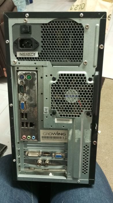 PC antigo para peças.