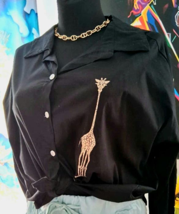 Damska bluzka koszula zimowa czarna z minimalistyczną aplikacją r UNI