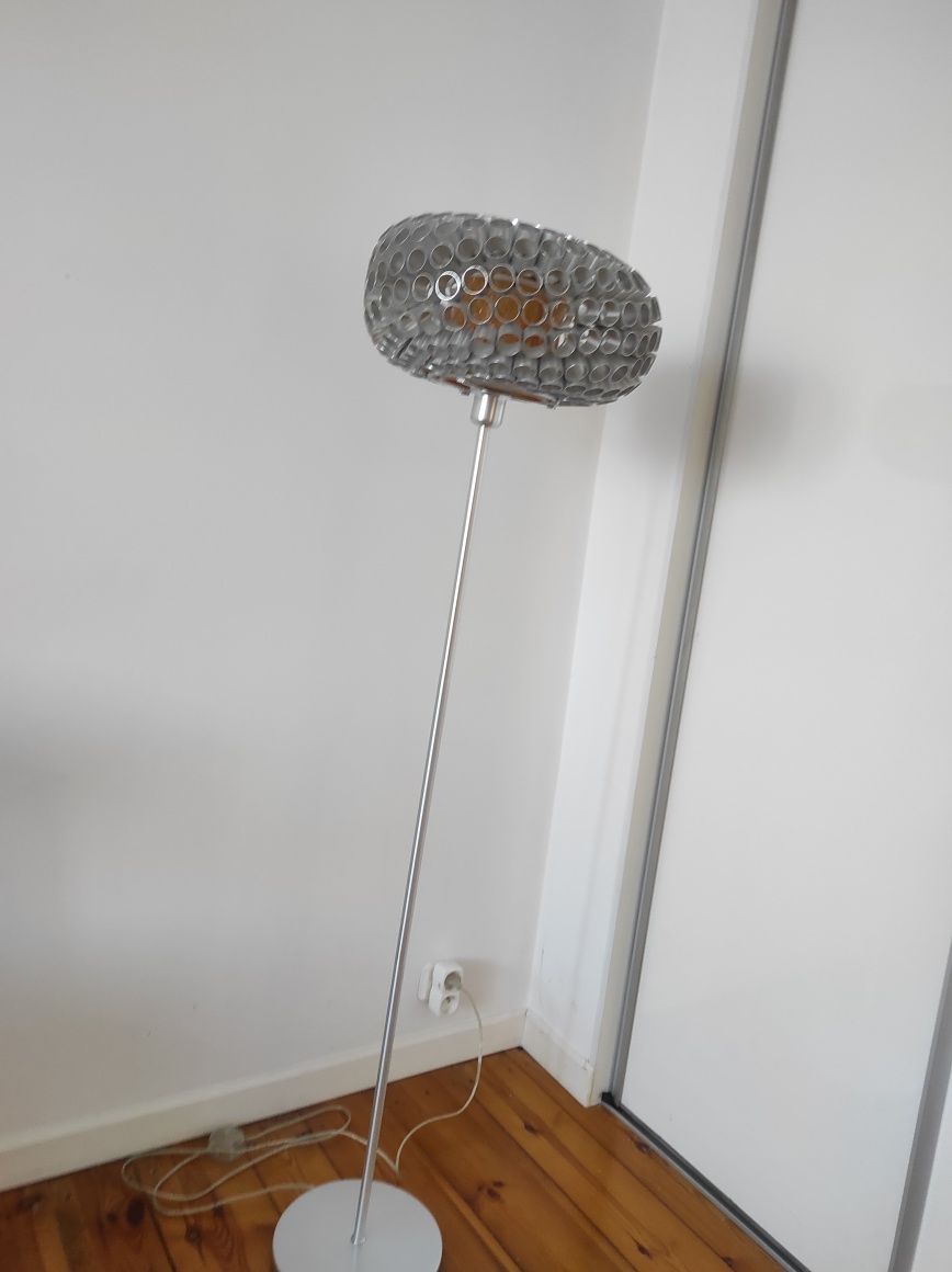 Lampa podłogowa nowoczesna