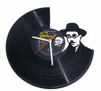Silhueta decorativa Fernando Pessoa feita de um disco de vinil LP