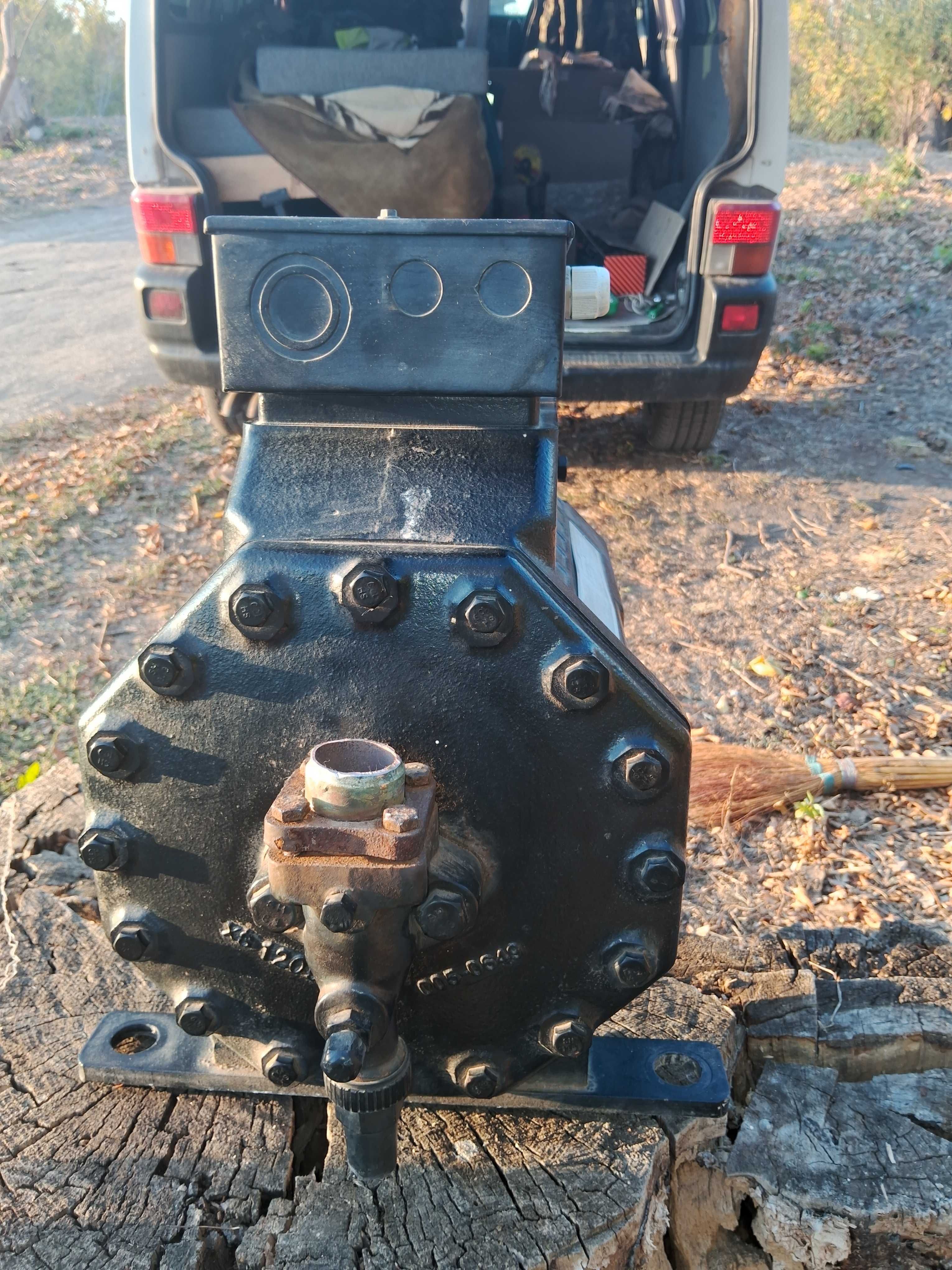 Компресор для чиллера R22 3SC1-1000 TFD 203