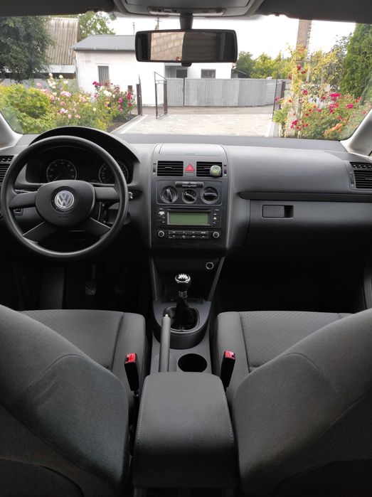 Продам автомобіль Volkswagen Touran 2004 року