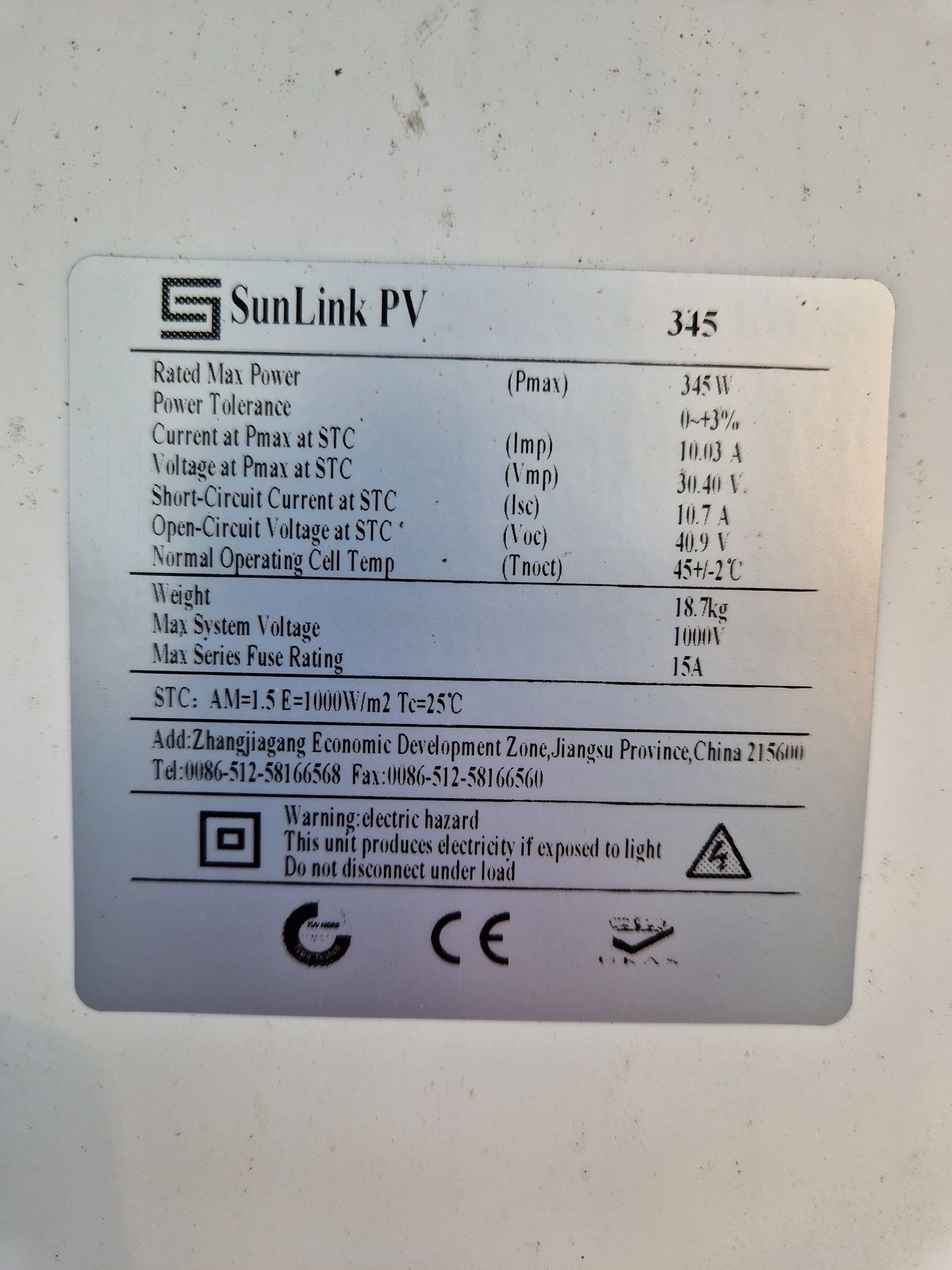 Zestaw solarny : relingi,  panel PV, regulator,  akumulator plus inne.