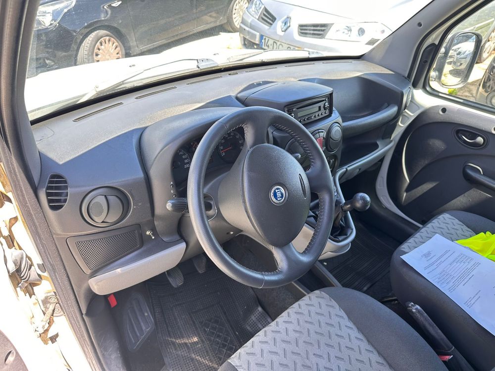 Fiat doblo fibrada com ac a trabalhar