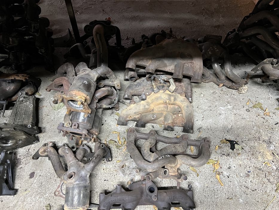 Колектор впускний випускний Volkswagen Bora Skoda Golf 4 Гольф 4 Fabia