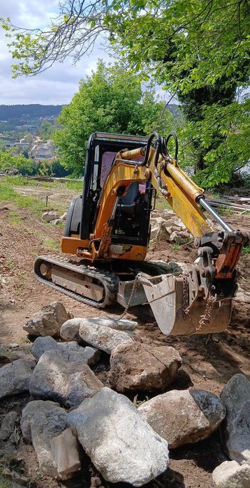 Vendo mini giratória jcb 802 super