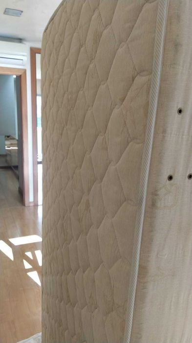 Cama de Solteiro em Madeira Maciça