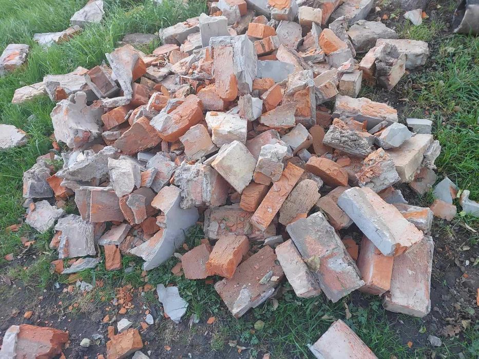 Віддам бій цегли і штукатурки