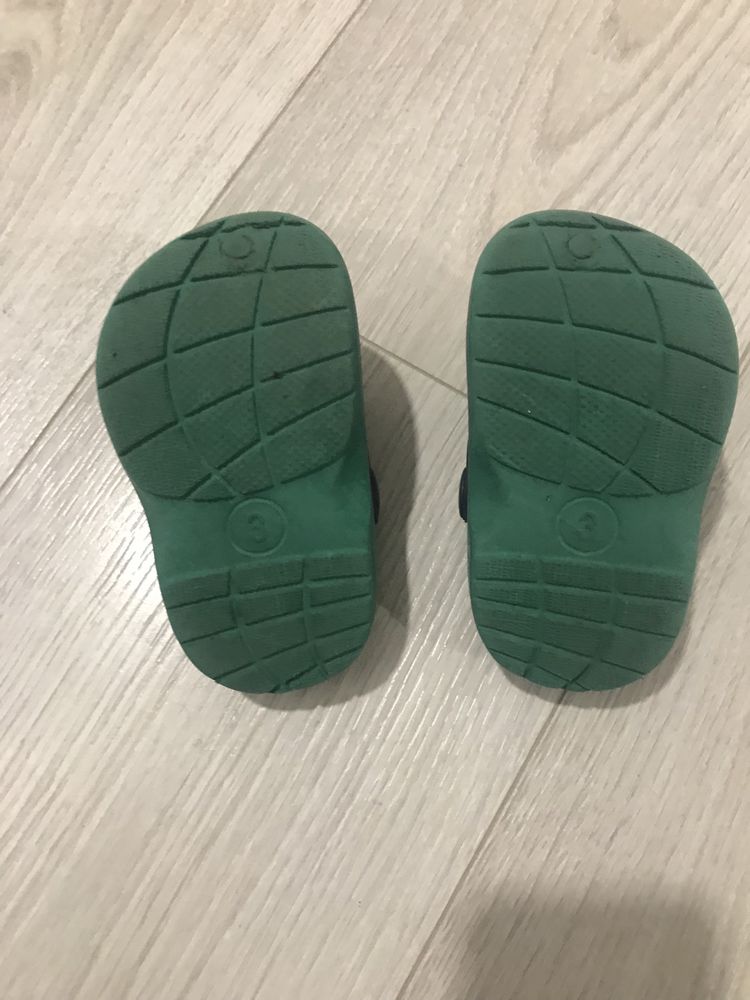 Buty crocsy rozmiar 19, krokodyle 9-12 m-cy