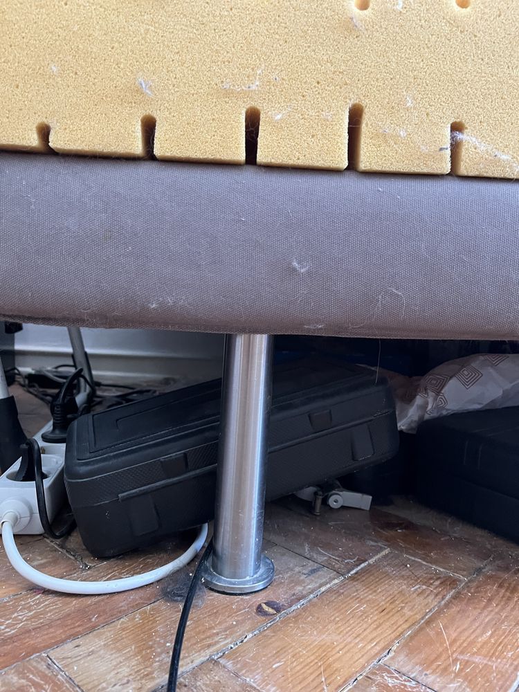 OFEREÇO  cama 2 comprimento 0.90 largura .32 altura