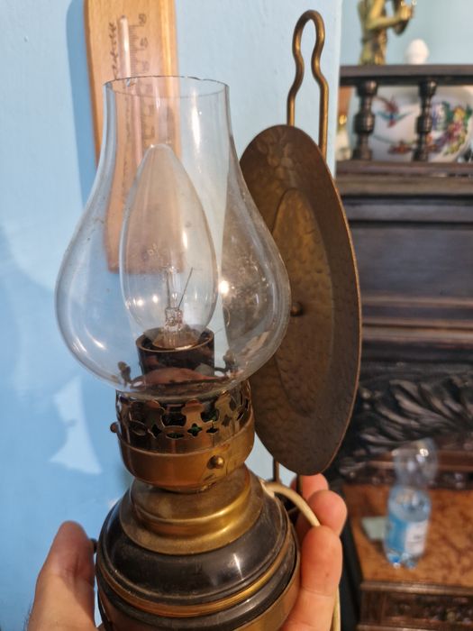 Lampa stylizowana na naftową