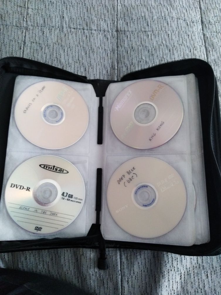 bolsa com 300 CDS de filmes varios