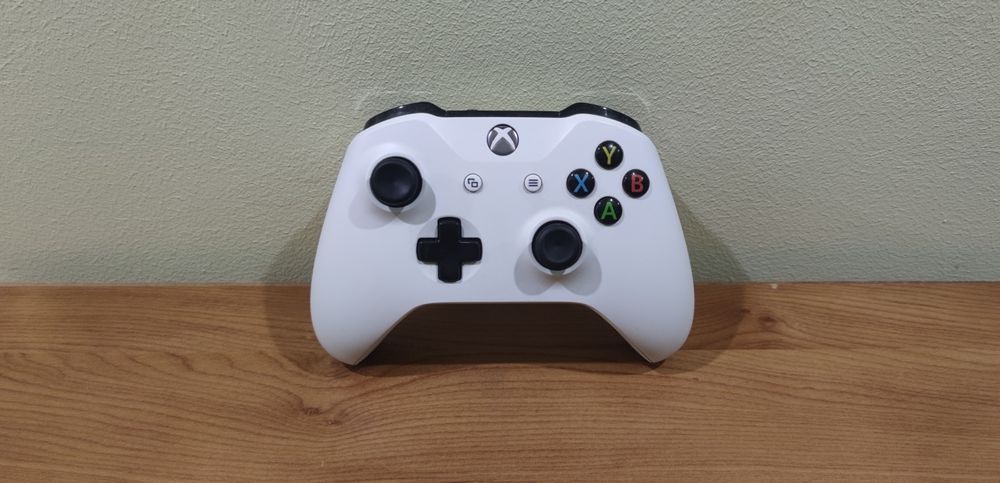 Беспроводной Геймпад Xbox One S - В отличном состоянии