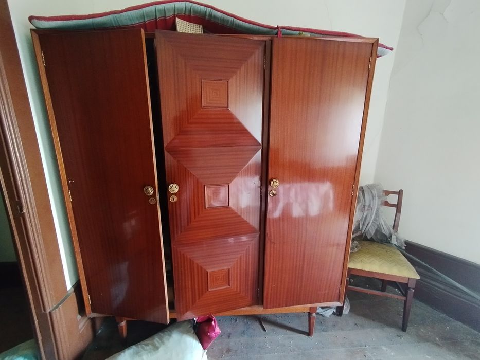 Vendo mobiliário antigo em bom estado