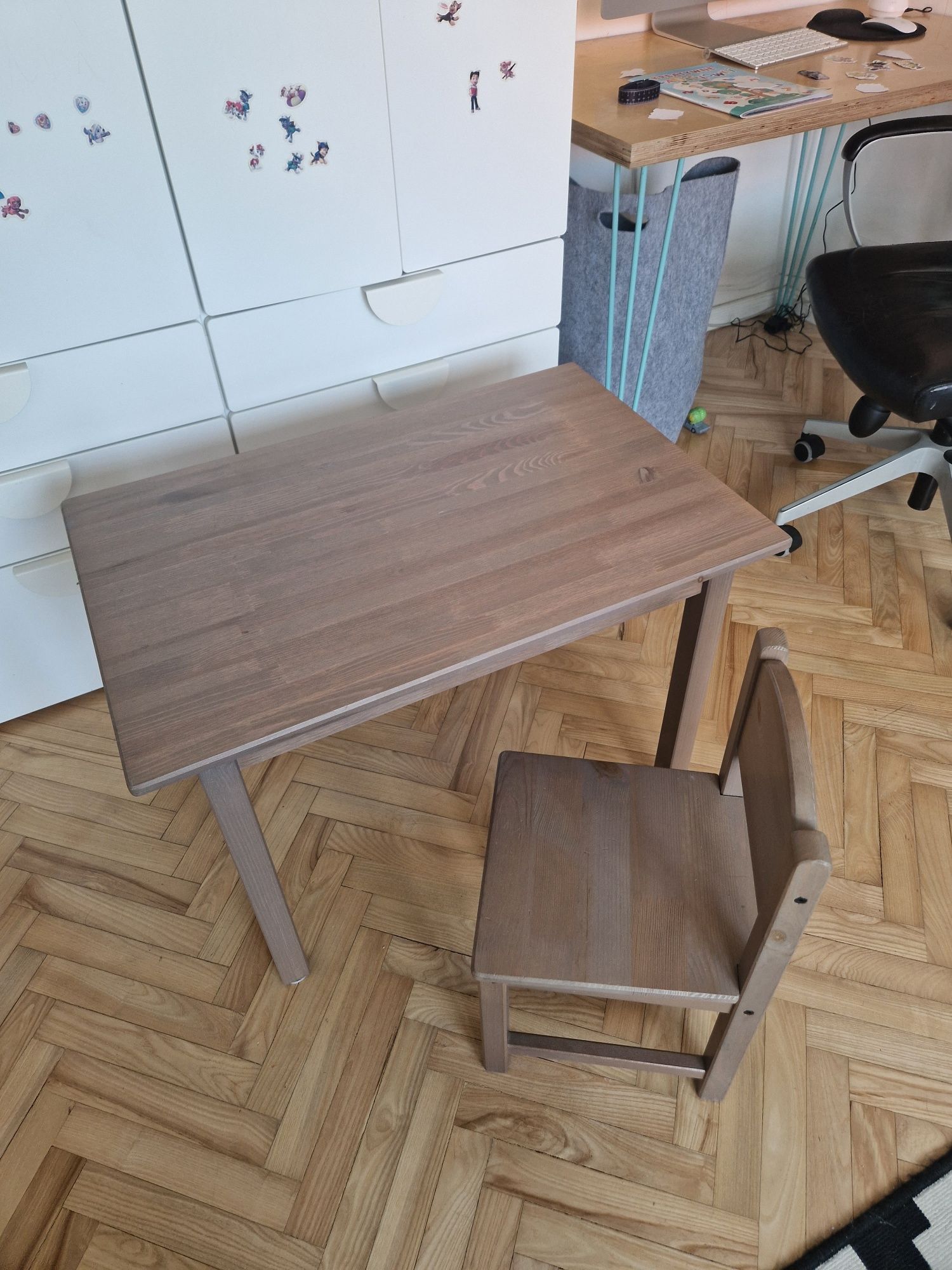 Biurko i krzesło Ikea Sundvik