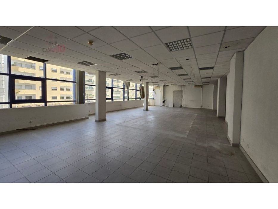 Escritório de 160m² para venda na Penha de França, Lisboa