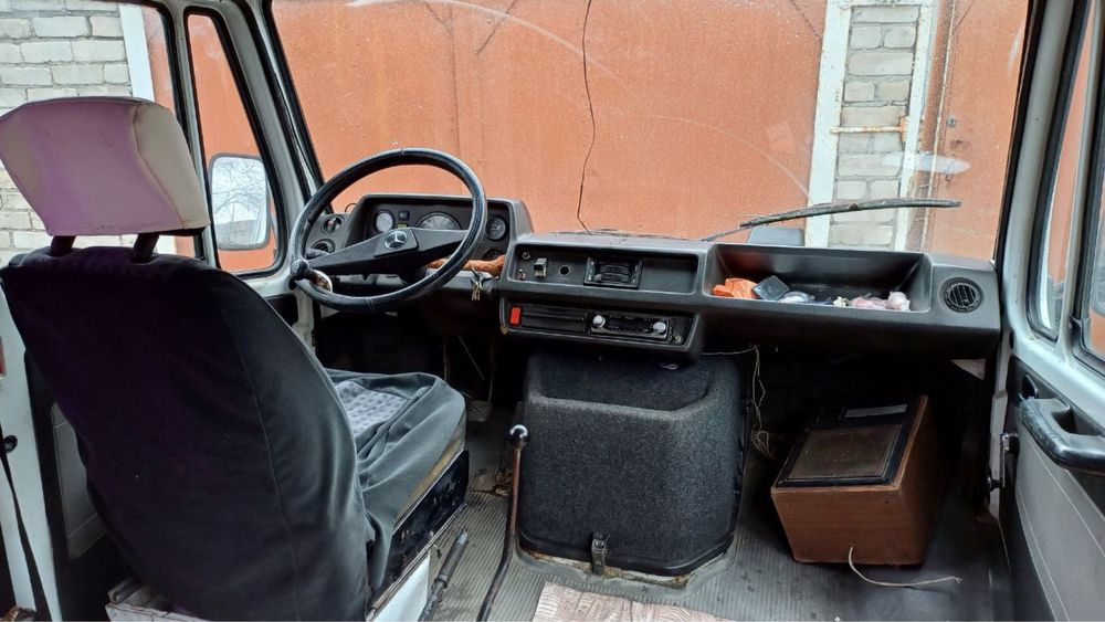 Продаю Mercedes-Benz средний 1988 года