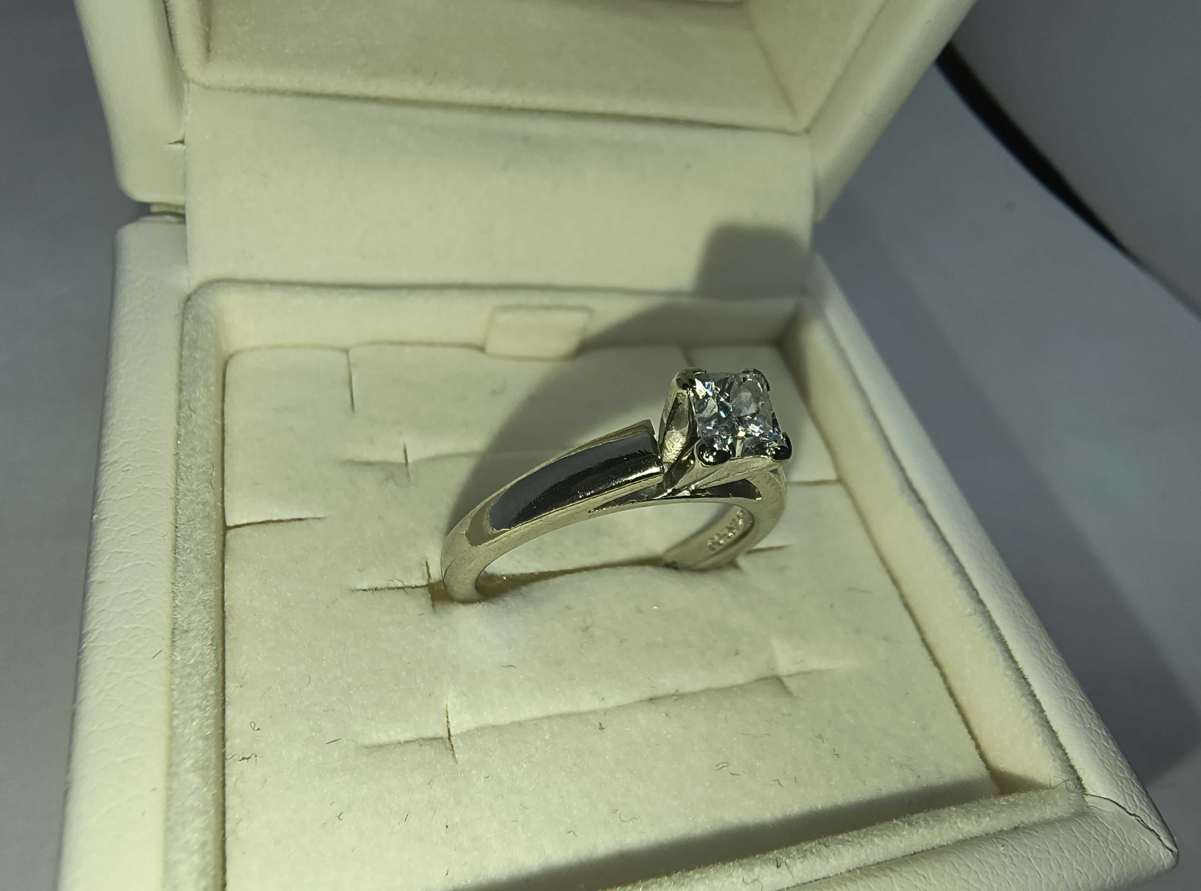 Złoty pierścionek z diamentem 0.45ct VS1/I, certyfikat