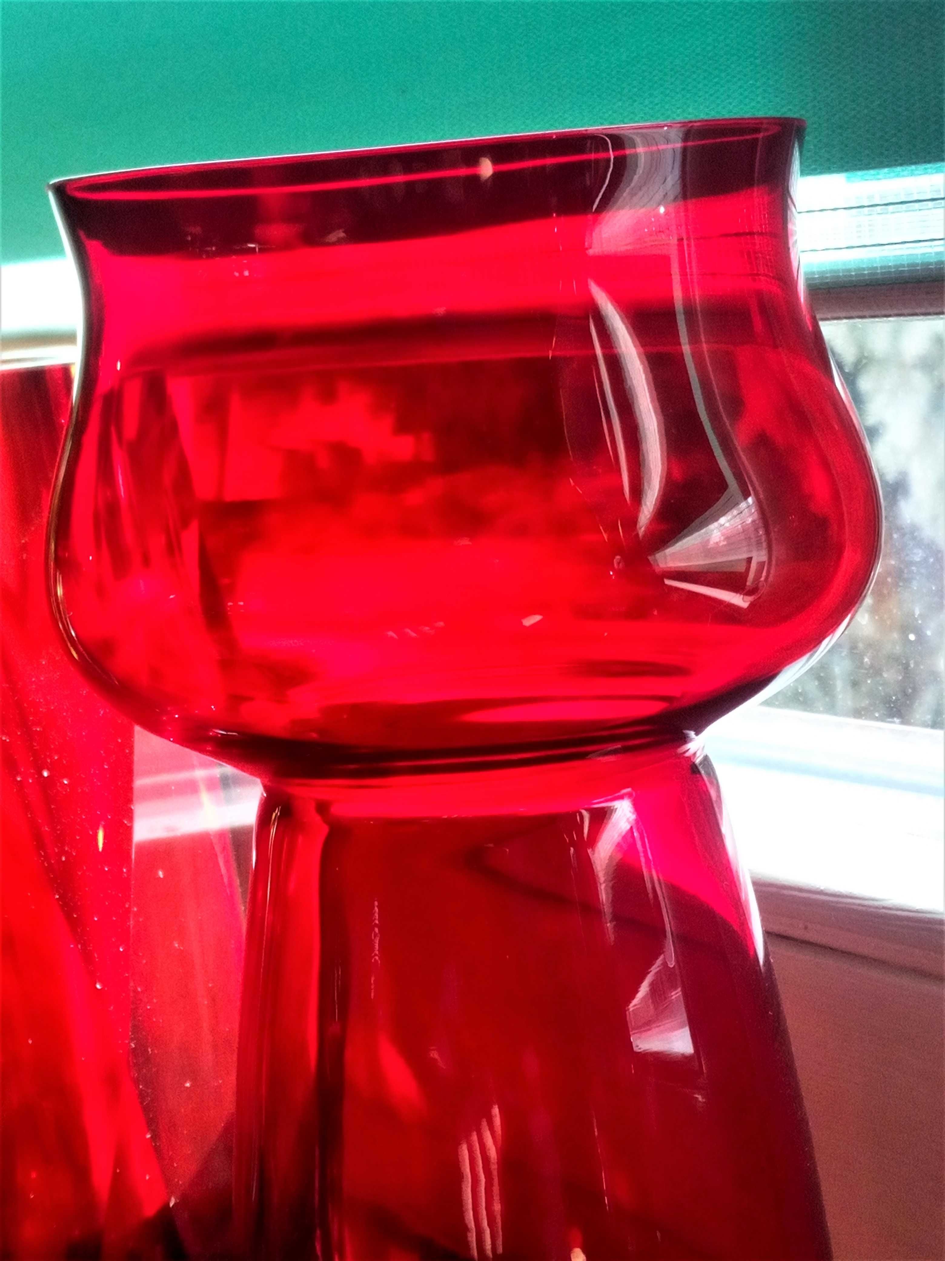 wazon rubinowy z czasów PRL
