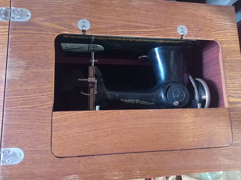 Швейна машинка ножна