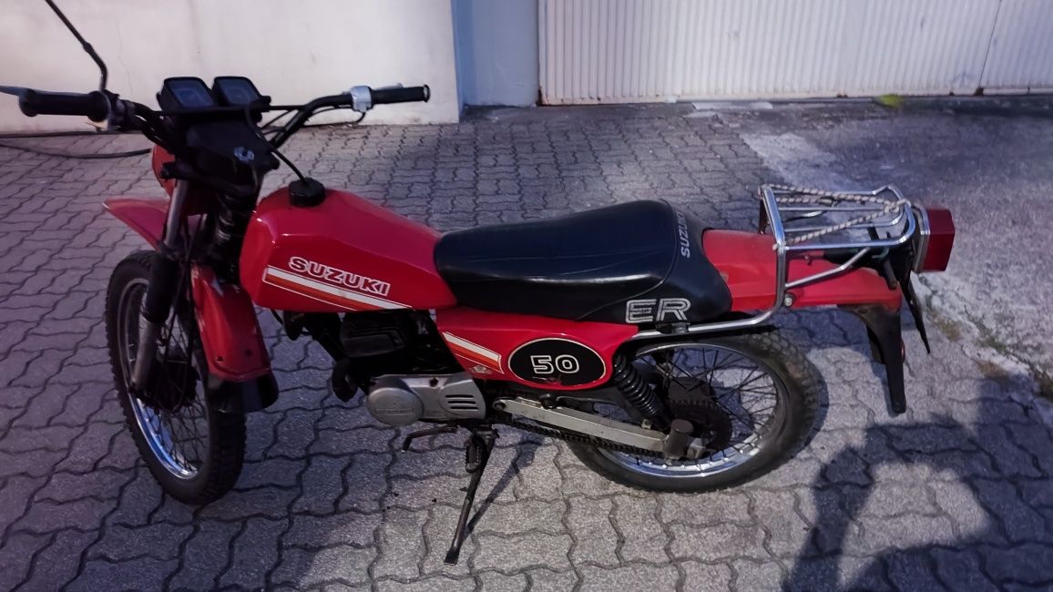 Suzuki ER 50 em bom estado