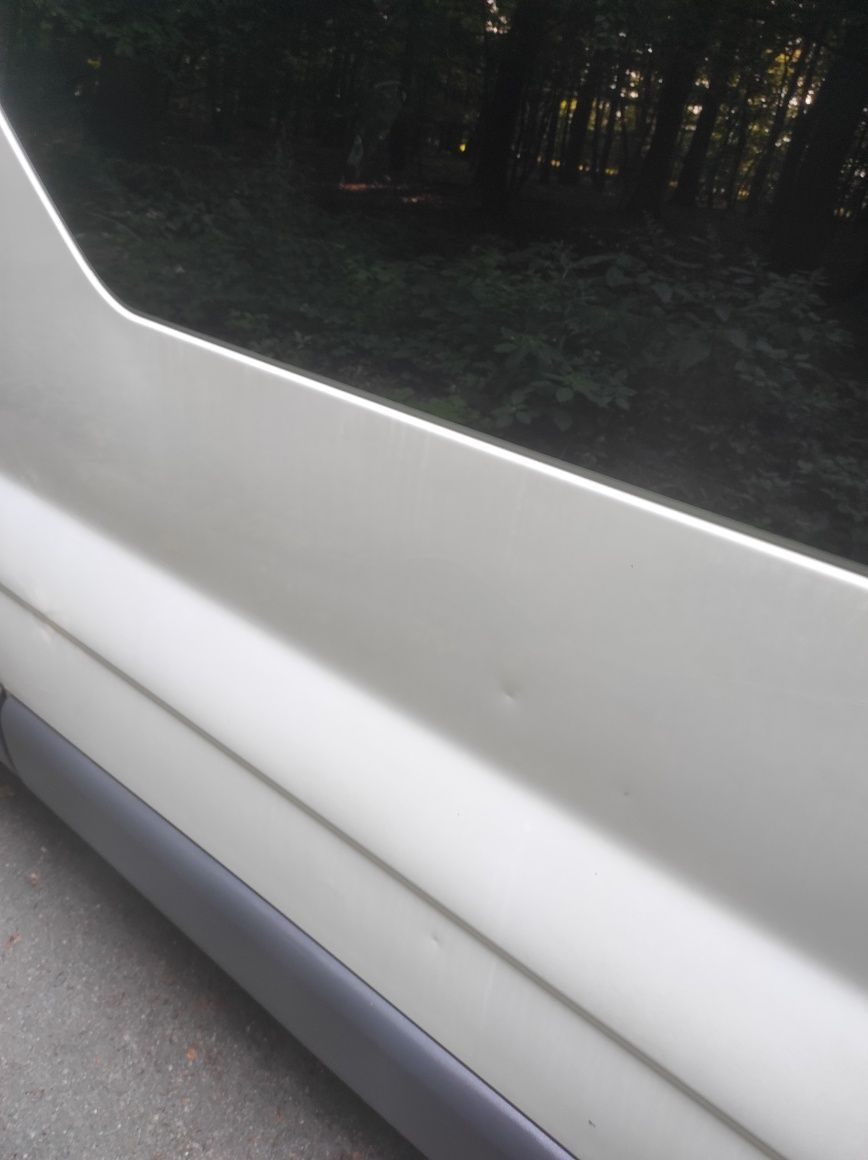 Renault Trafic 9 osobowy, wersja long L2H1