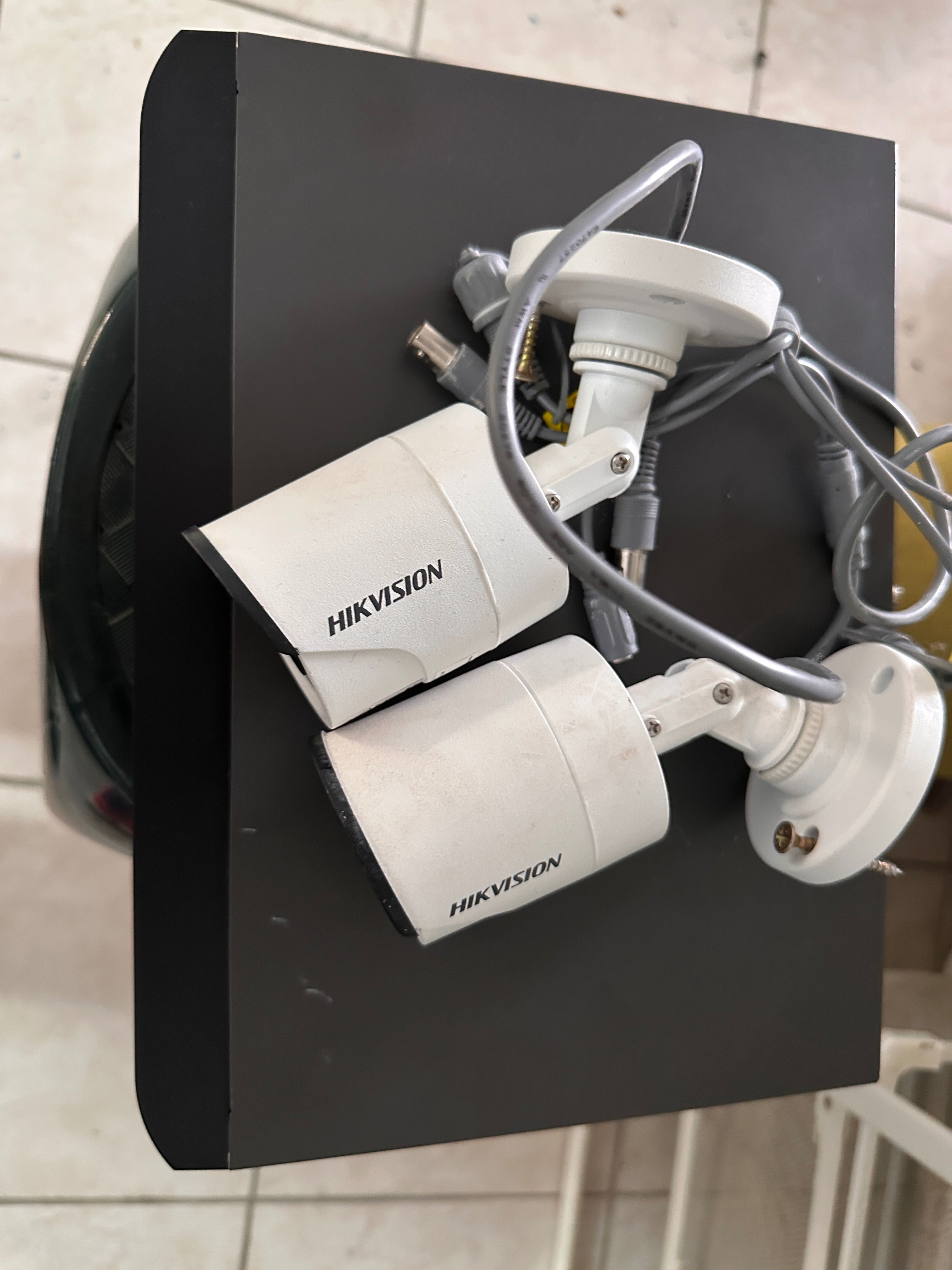 Hikvision nvr + 2xcâmaras