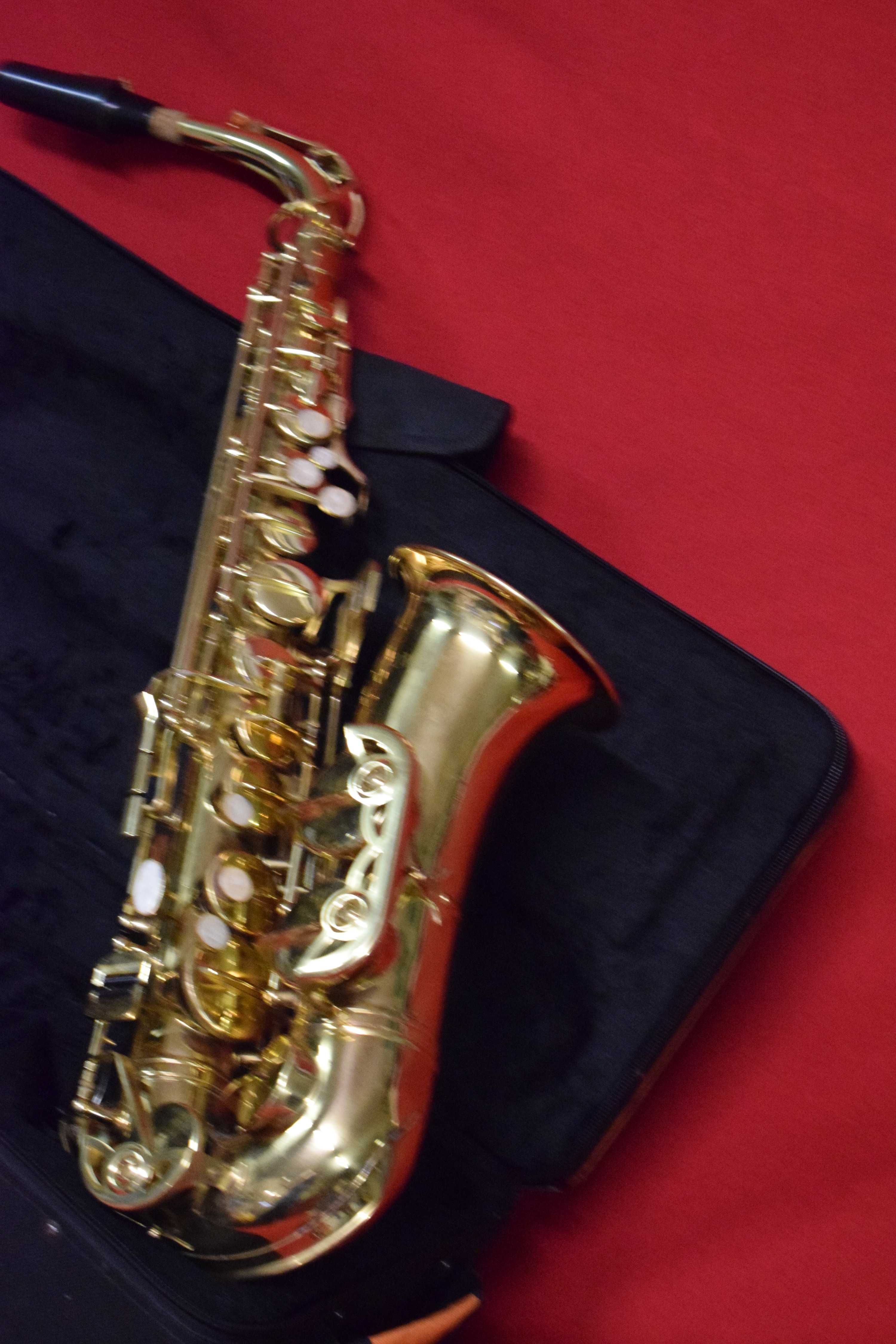 Saxophone Alto Comet Com Estojo. N 20