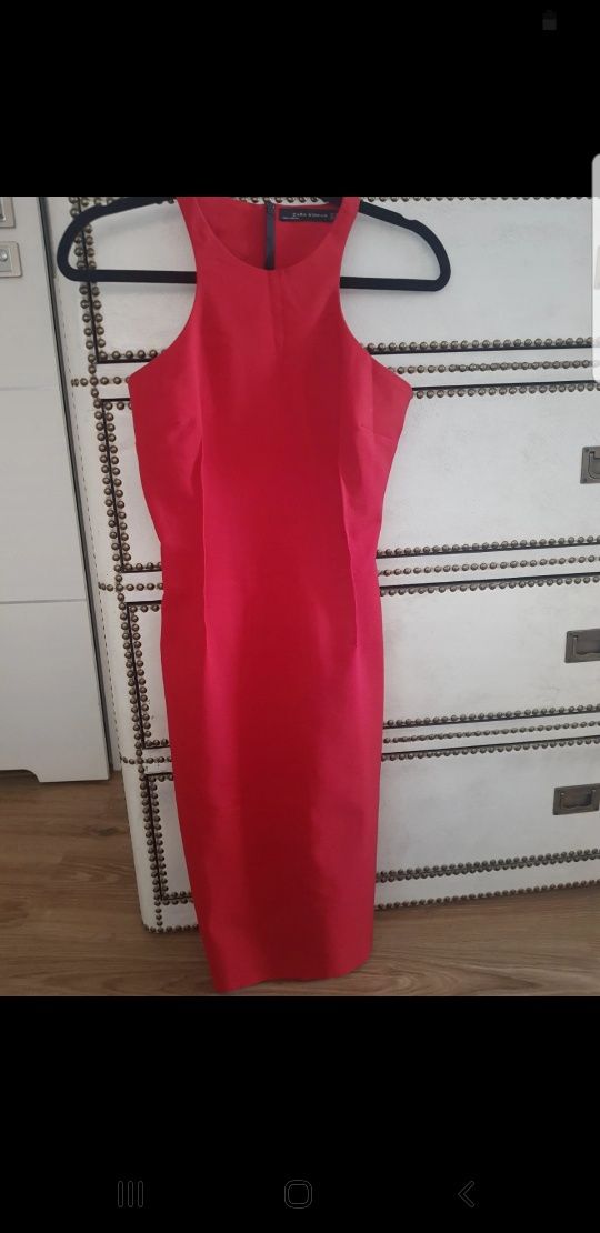 Ołówkowa sukienka Zara
